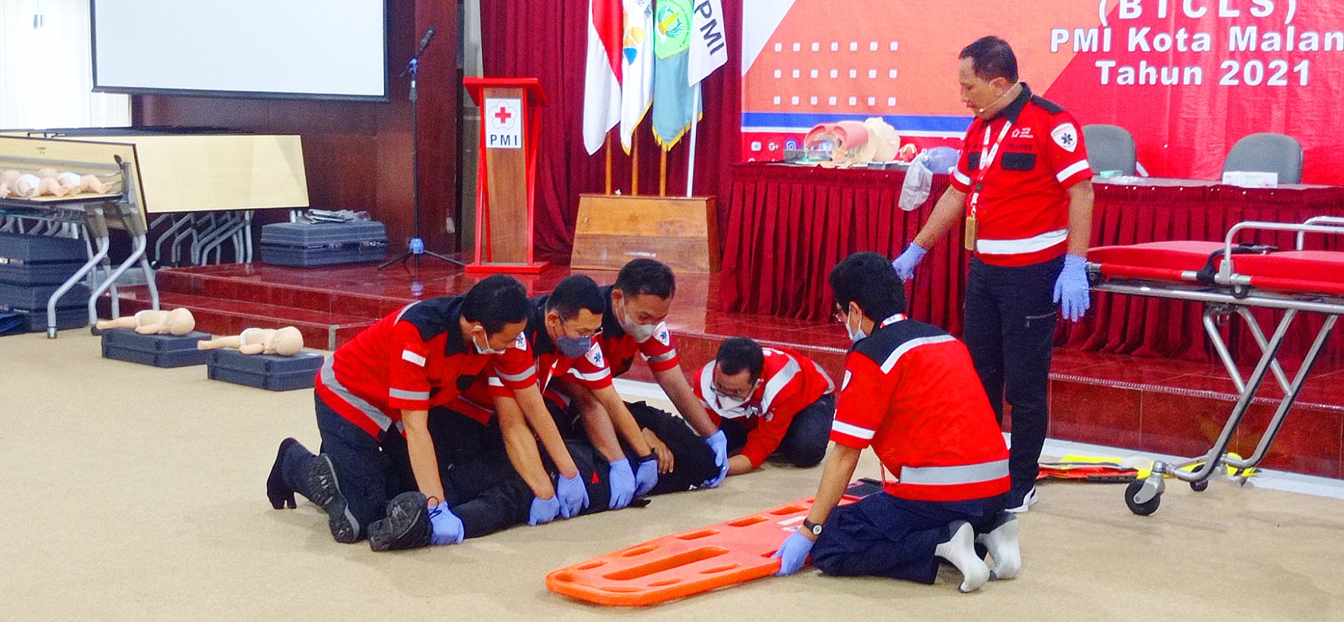 first aid diklat PMI PMR KSR relawan pekanbaru korps Red Cross Indonesia website